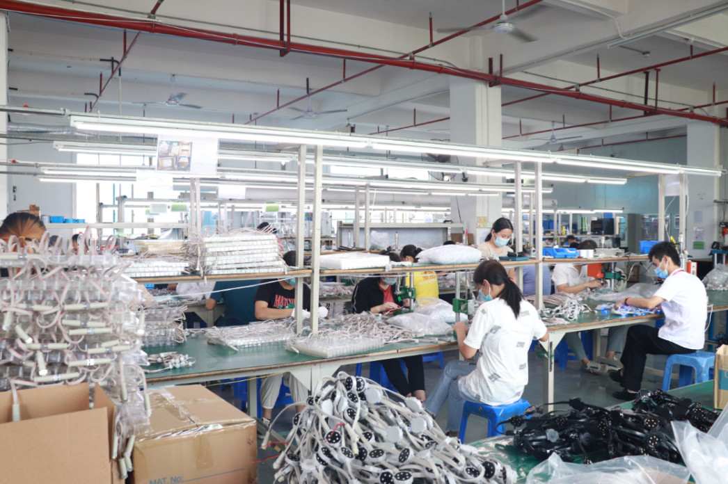 Shenzhen Xinhe Lighting Optoelectronics Co., Ltd. ligne de production en usine