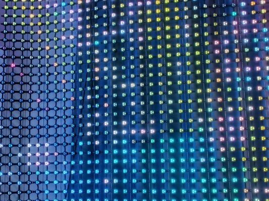 Écran publicitaire extérieur avec écran de maillage à LED doux programmable avec protection IP67 et contrôle DMX512