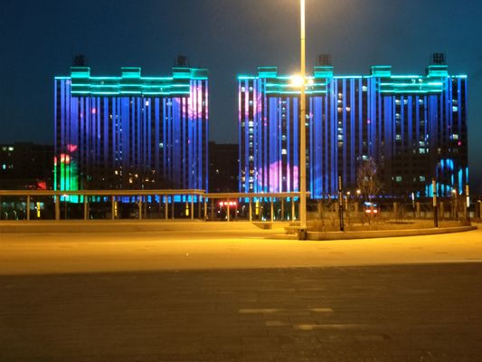 Écran d'affichage LED extérieur Panneau d'affichage imperméable à l'eau Écran mural d'entretien avant