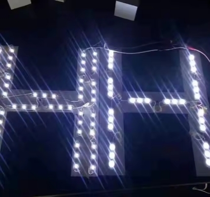 Panneau LED RVB basse tension DC12V pour affichage publicitaire en intérieur dans les centres commerciaux, boîtes d'affichage et enseignes de lettres d'hôtels en extérieur